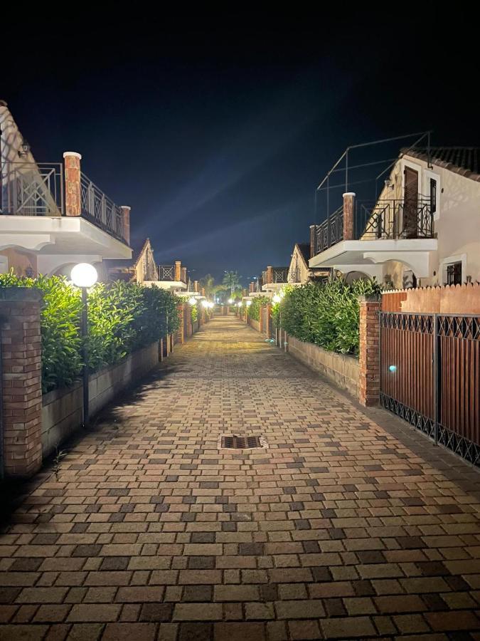 Mansarda Camelie Via Dei Normanni, 45 Villa Campofelice Di Roccella Eksteriør billede