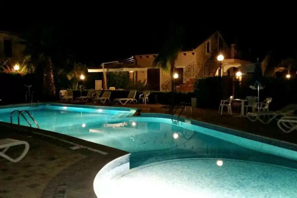 Mansarda Camelie Via Dei Normanni, 45 Villa Campofelice Di Roccella Eksteriør billede